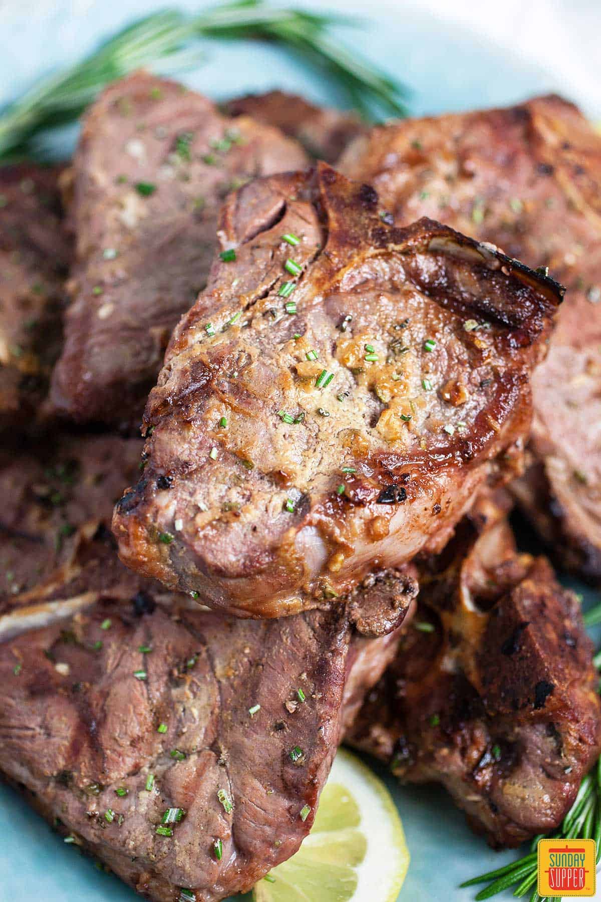 https://sundaysuppermovement.com/wp-content/uploads/2017/05/Grilled-Lamb-Chops-5.jpg