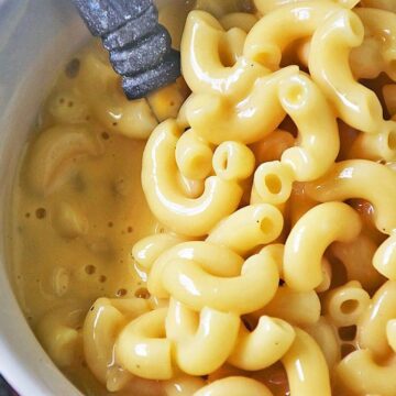 Easy Creamy Mac and Cheese Stove Top Recipe