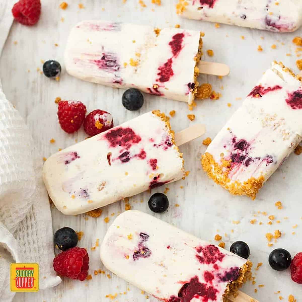 https://sundaysuppermovement.com/wp-content/uploads/2018/05/frozen-cheesecake-popsicle-recipe-2.jpg