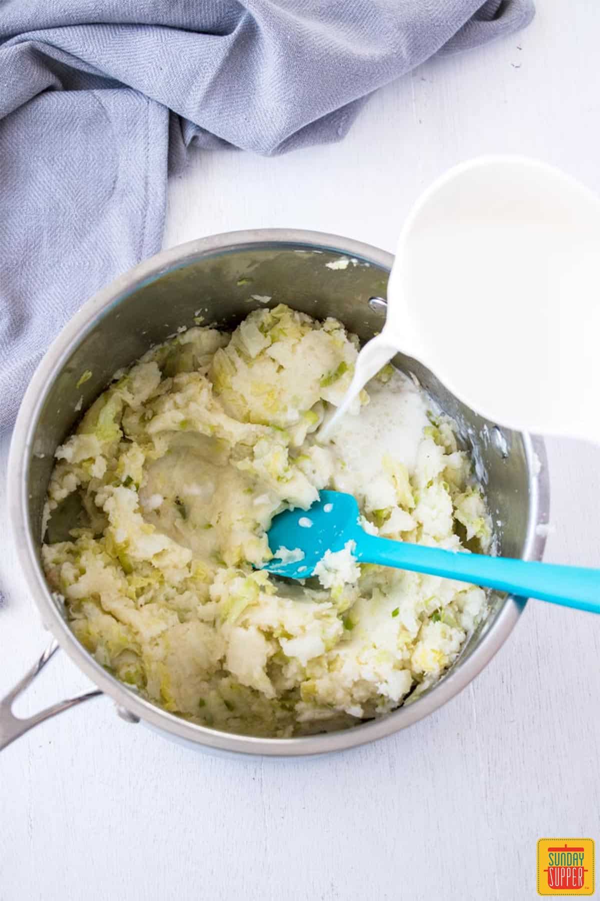 Adding milk to potatoes