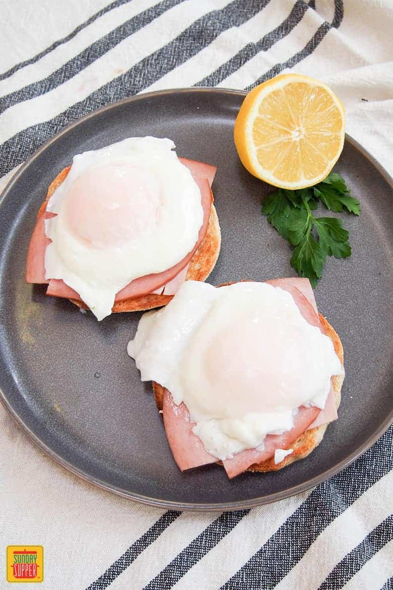 How to Make Eggs Benedict - putting it together