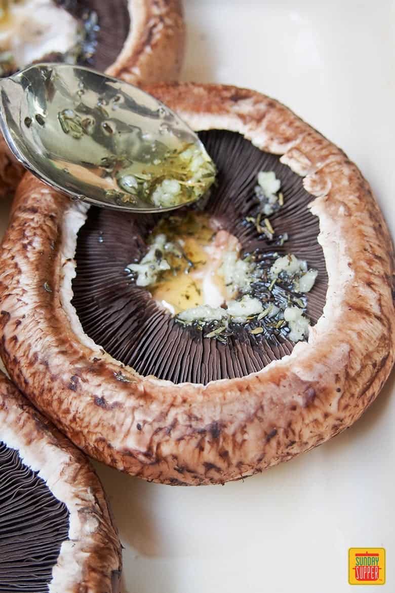 How To Clean Portobello Mushrooms - How to clean Portobello Mushrooms - YouTube : Eat clean southwestern quinoa stuffed portobello mushrooms clean.