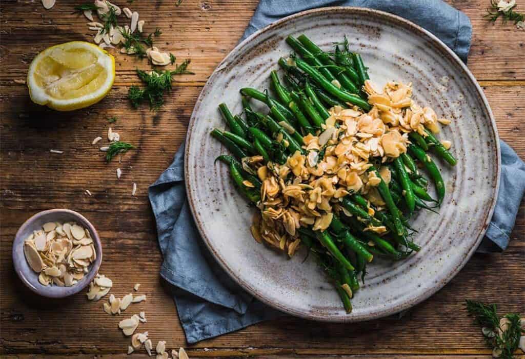 Green bean with buttery almonds