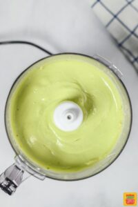 Avocado crema in a food processor