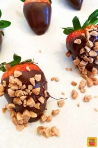 How to Make Chocolate Covered Strawberries: Heath bar dipped chocolate berries