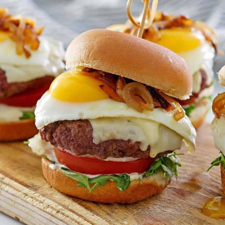 egg burger showing the egg on top
