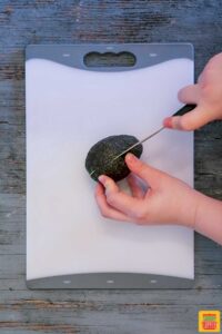 How to cut an avocado - cutting the avocado in half