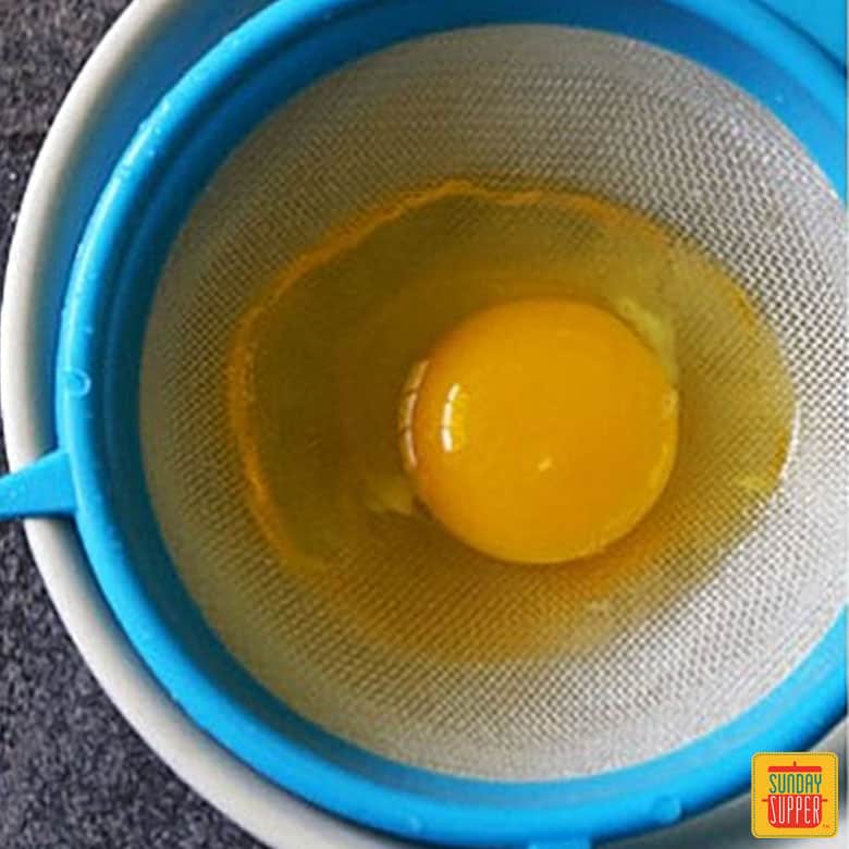 How to poach an egg: draining the thin whites of the egg