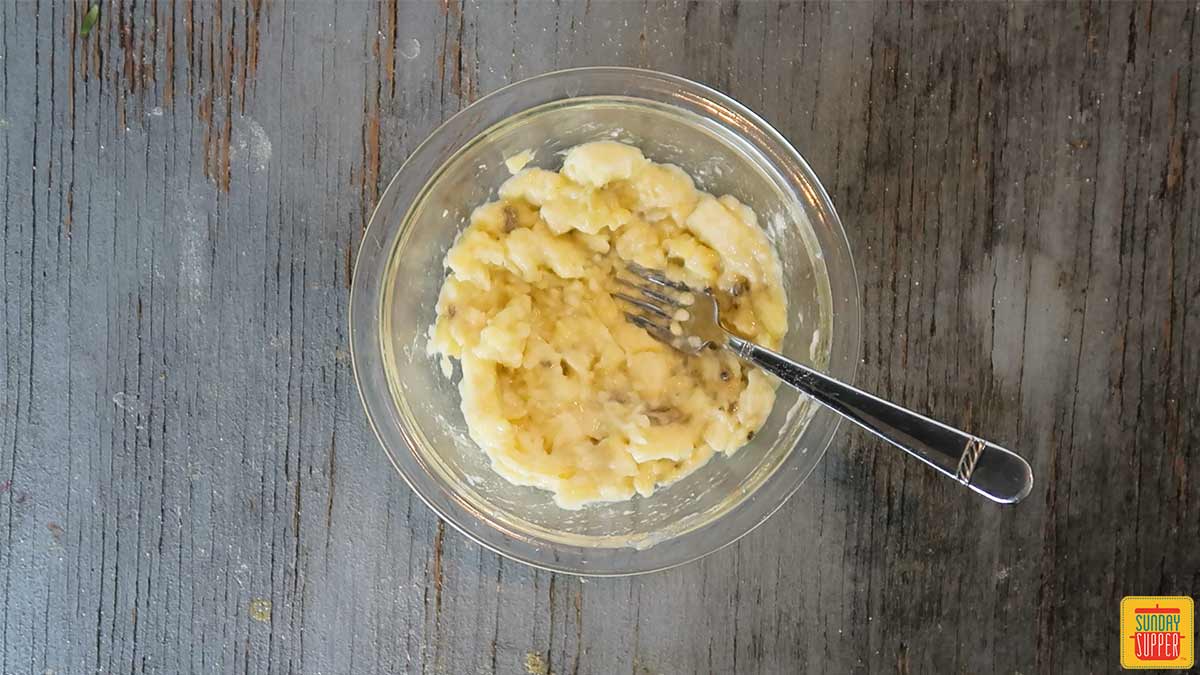 Mashed bananas in a glass bowl