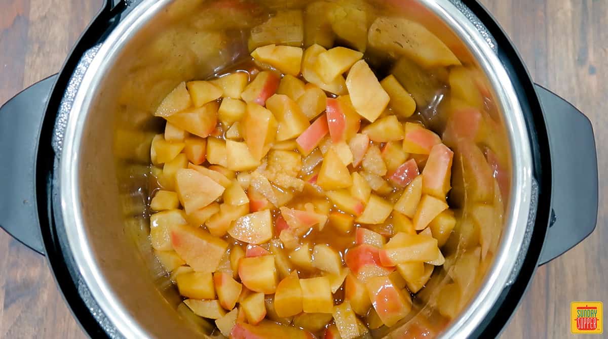 Cooked apples in instant pot