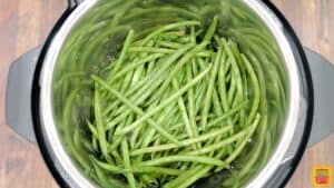Uncooked green beans in pressure cookekr