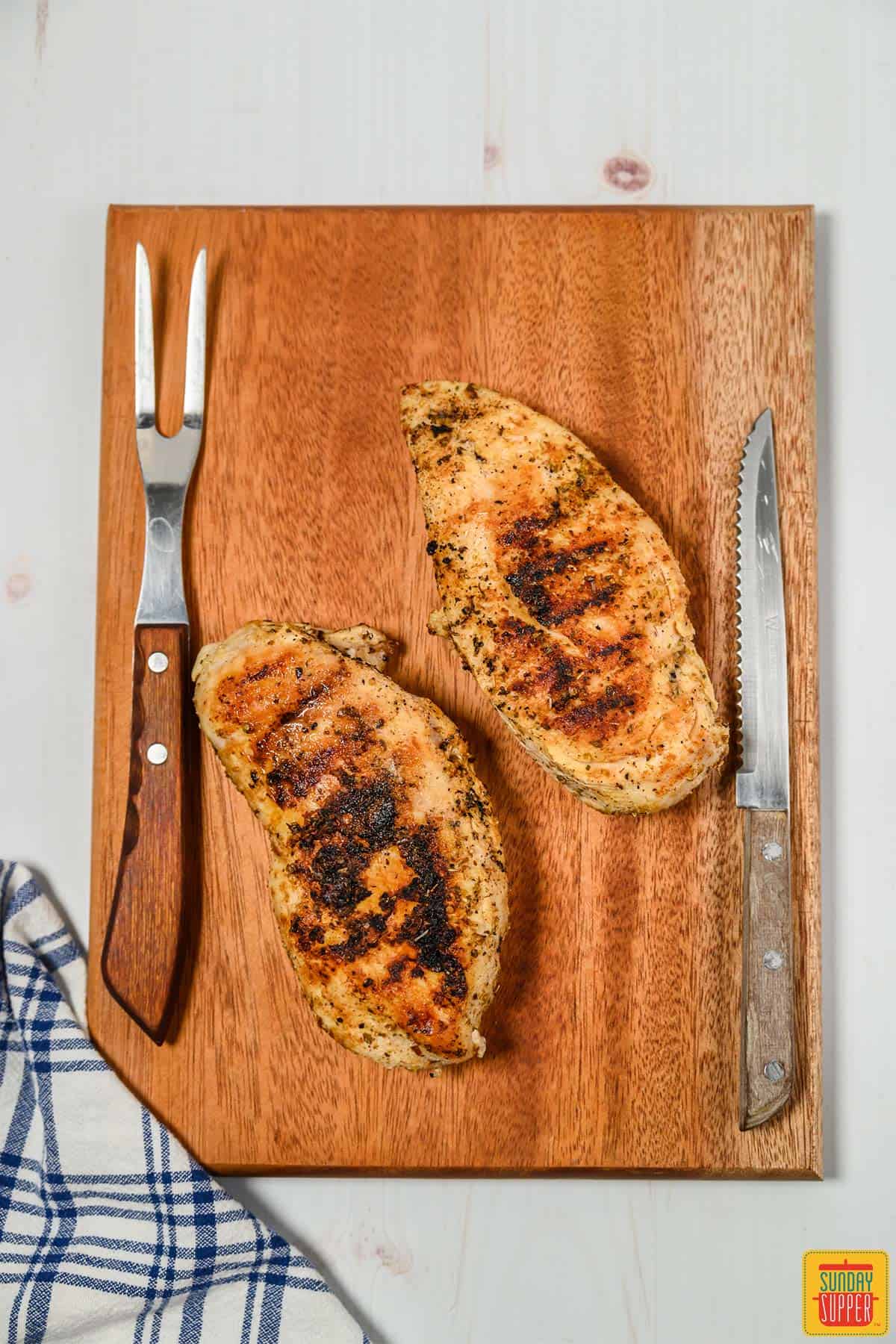 Griled chicken on a cutting board