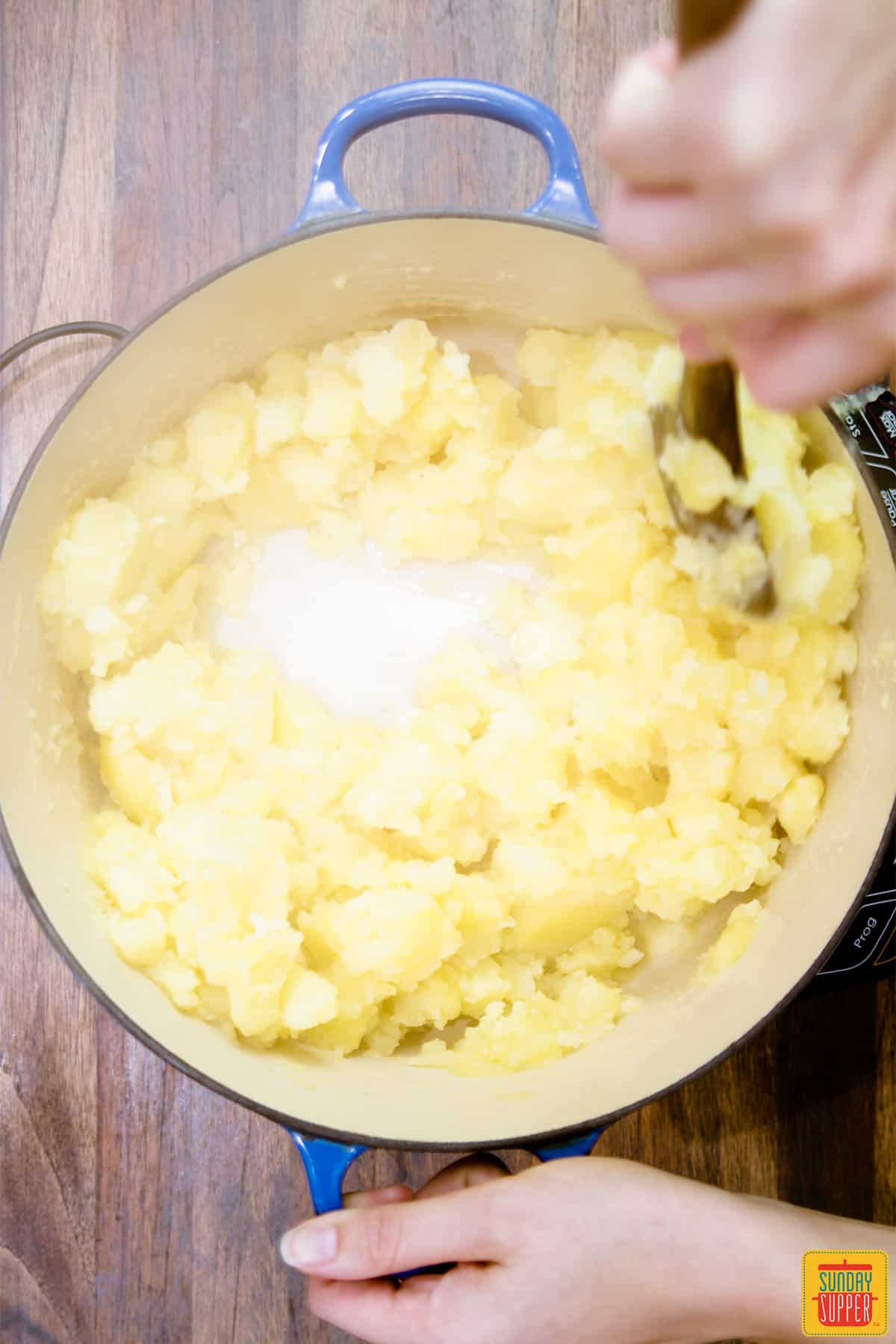 dry-stirring mashed potatoes