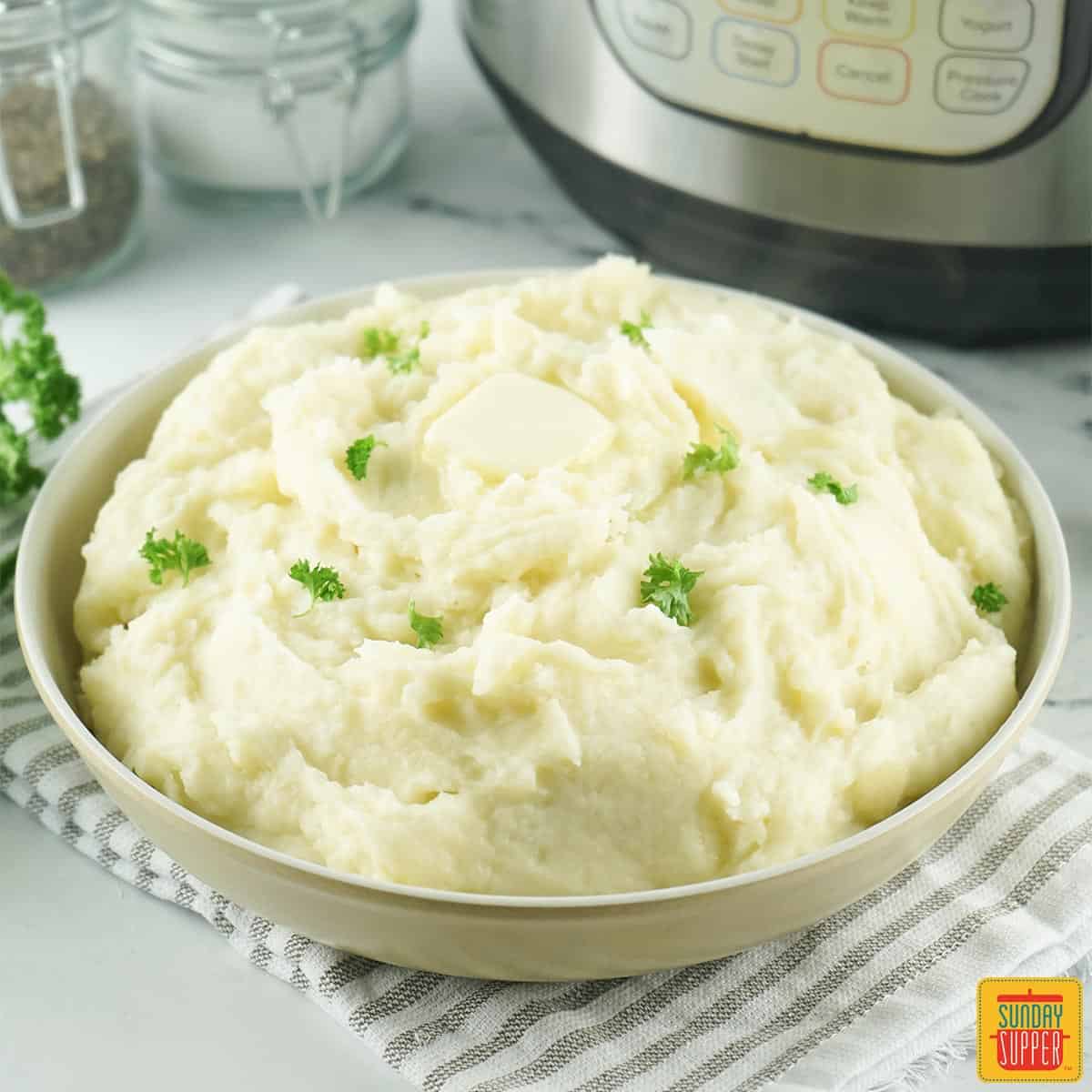 instant pot mashed potatoes in a bowl