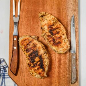 Griled chicken on a cutting board