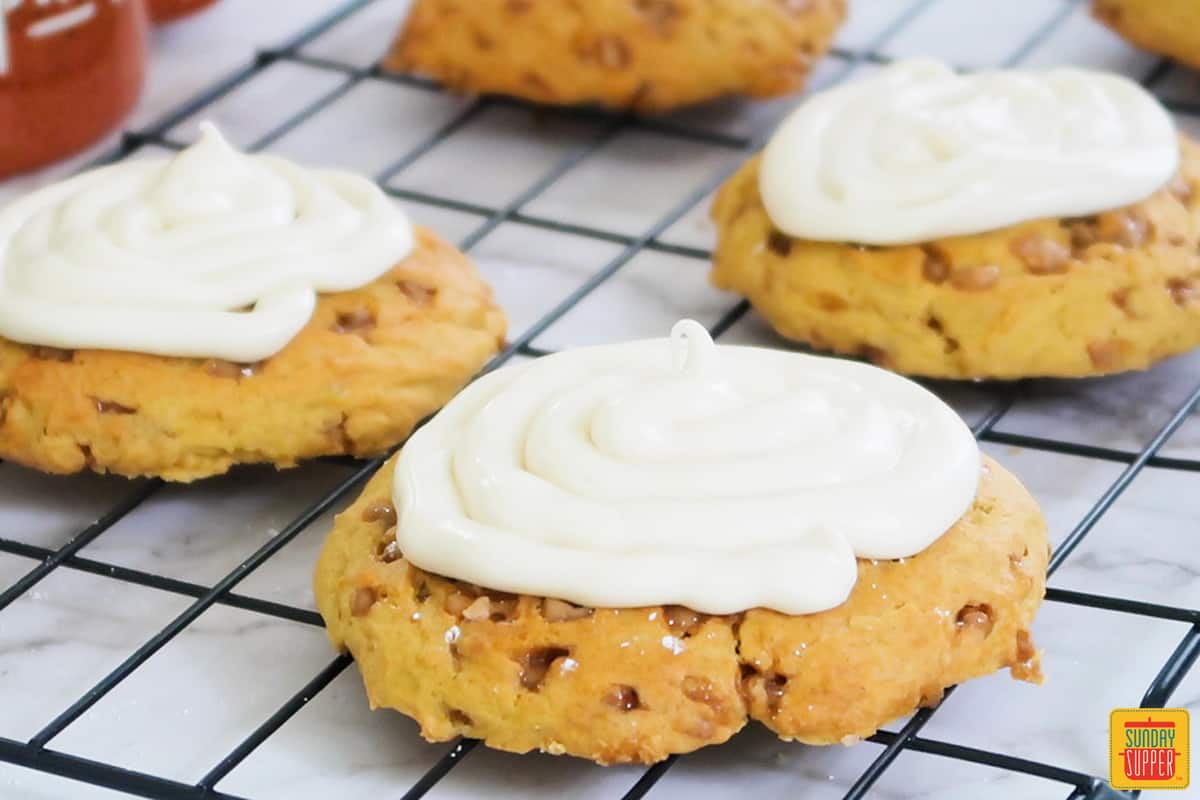 frosting pumpkin pie cookies with cream cheese frosting