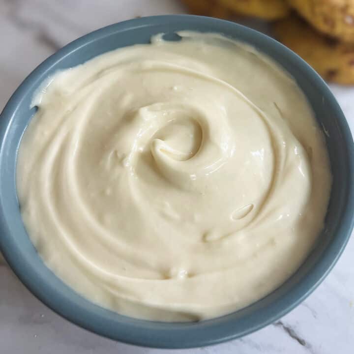 Homemade Cream Cheese Icing - Sunday Supper Movement