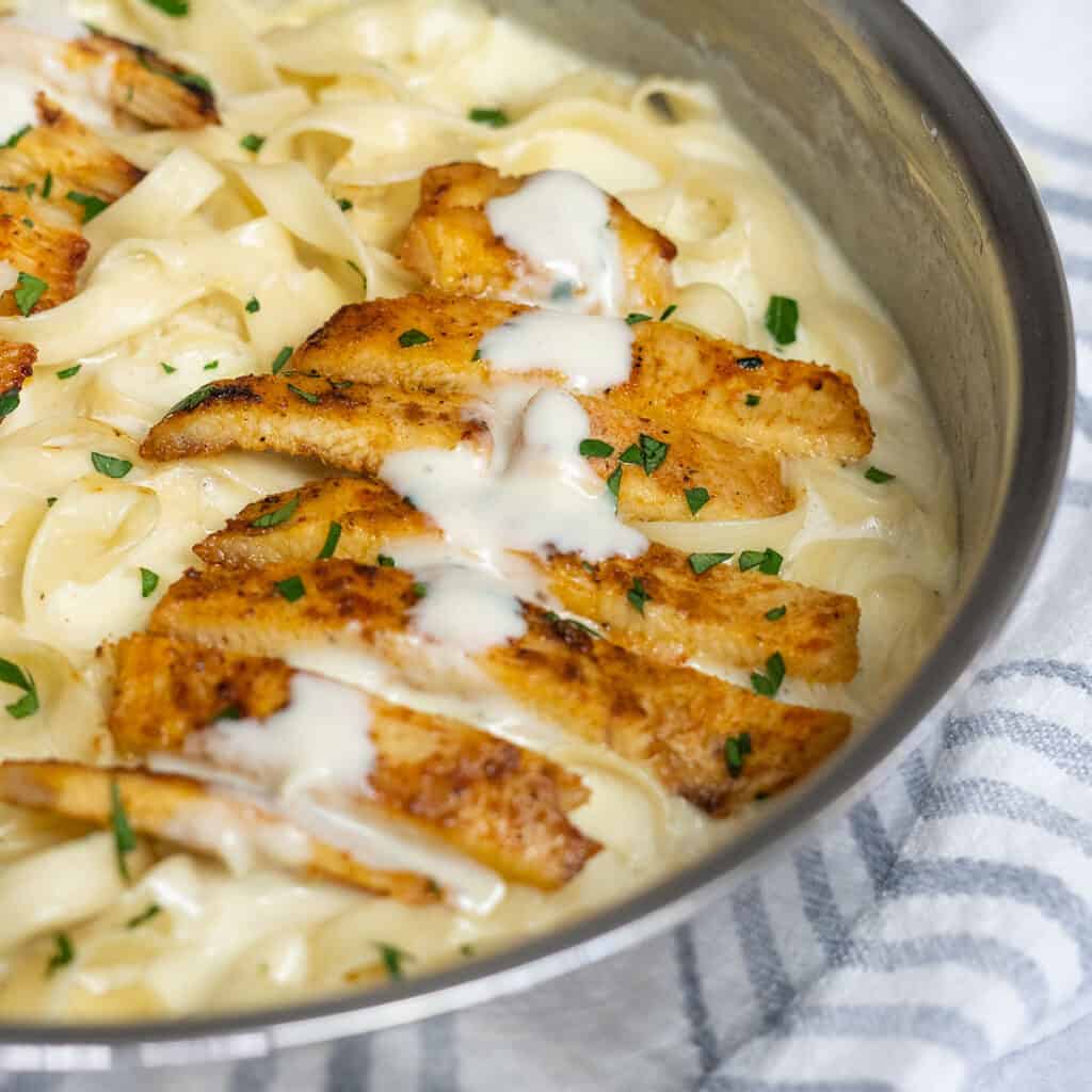 chicken alfredo in a pot