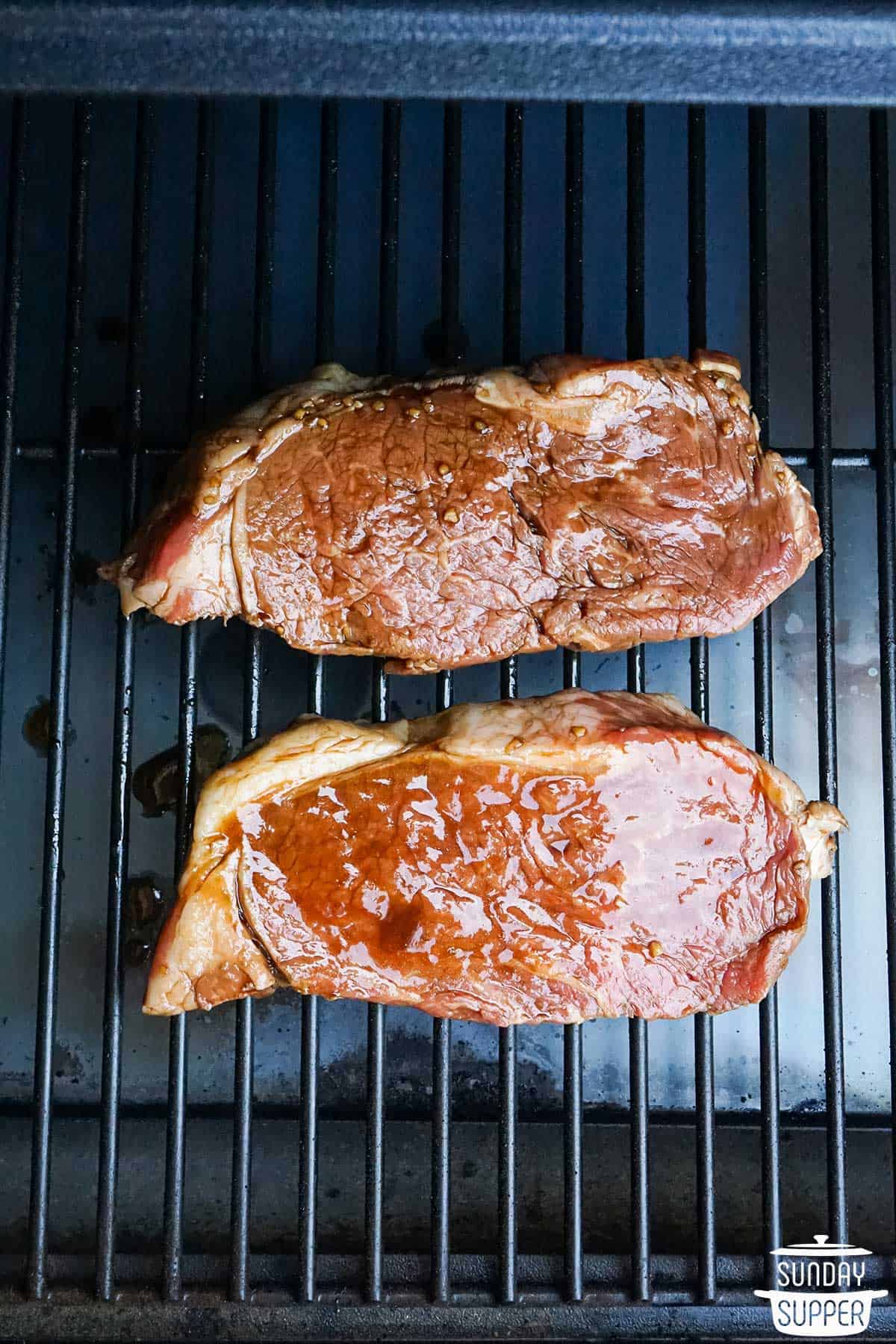 https://sundaysuppermovement.com/wp-content/uploads/2023/06/new-york-steak-recipe-process-4.jpg