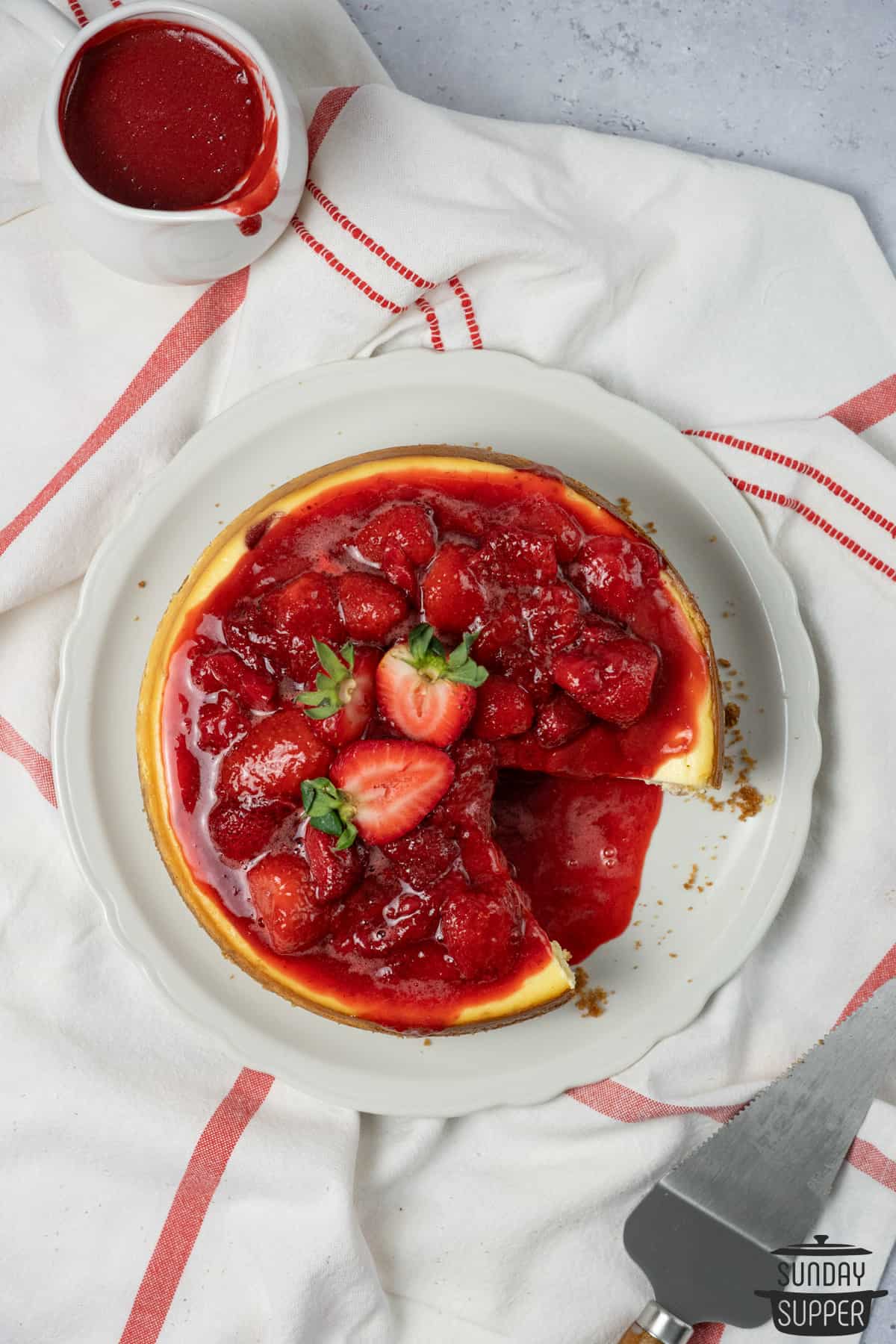 strawberry cheesecake with strawberry sauce over top
