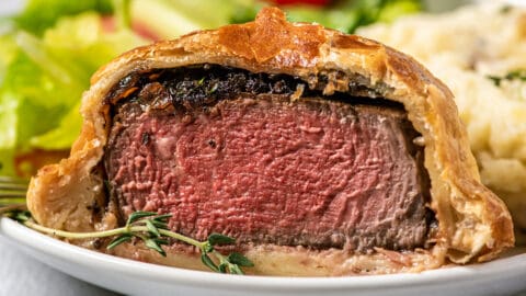 https://sundaysuppermovement.com/wp-content/uploads/2023/09/beef-wellington-featured-480x270.jpg