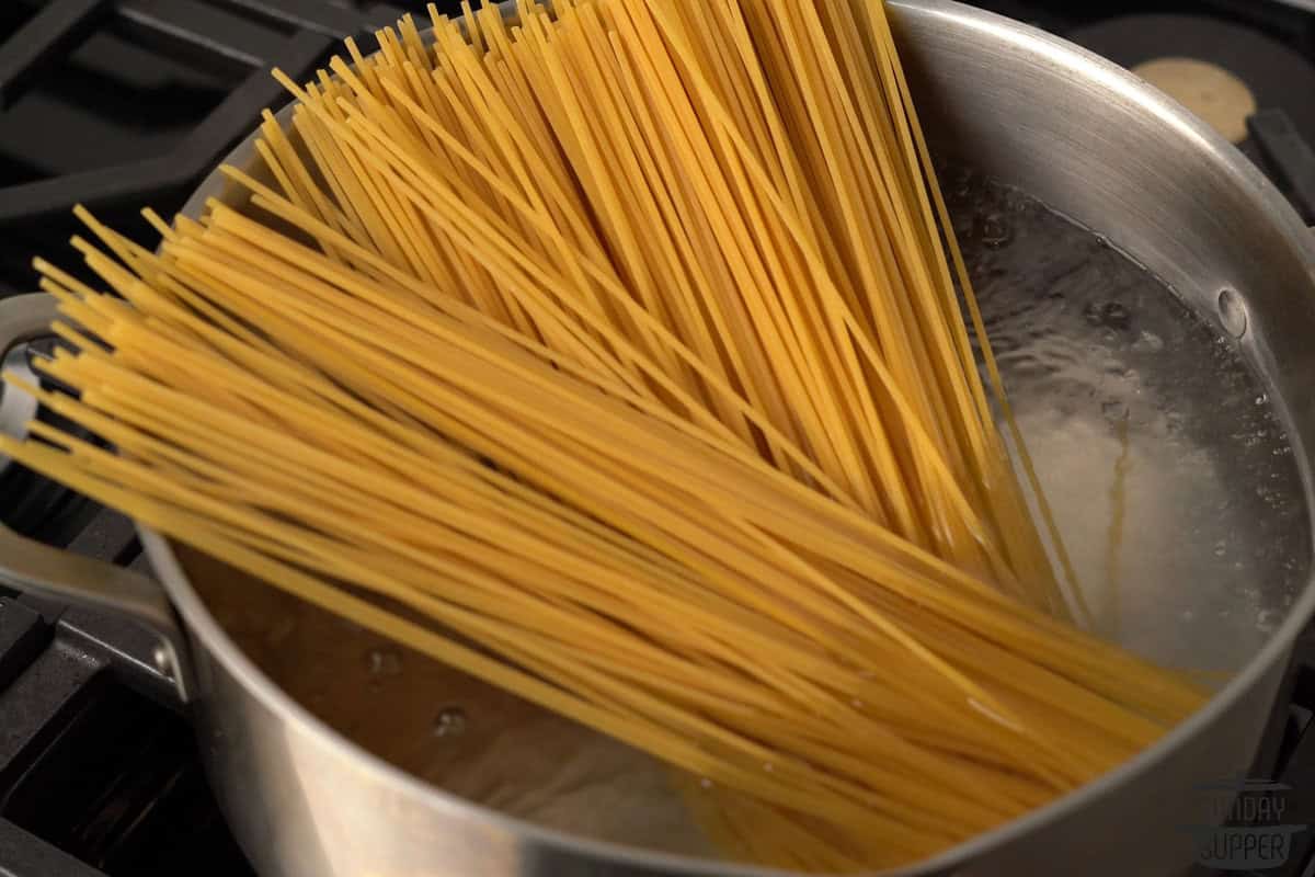 boiling spaghetti noodles