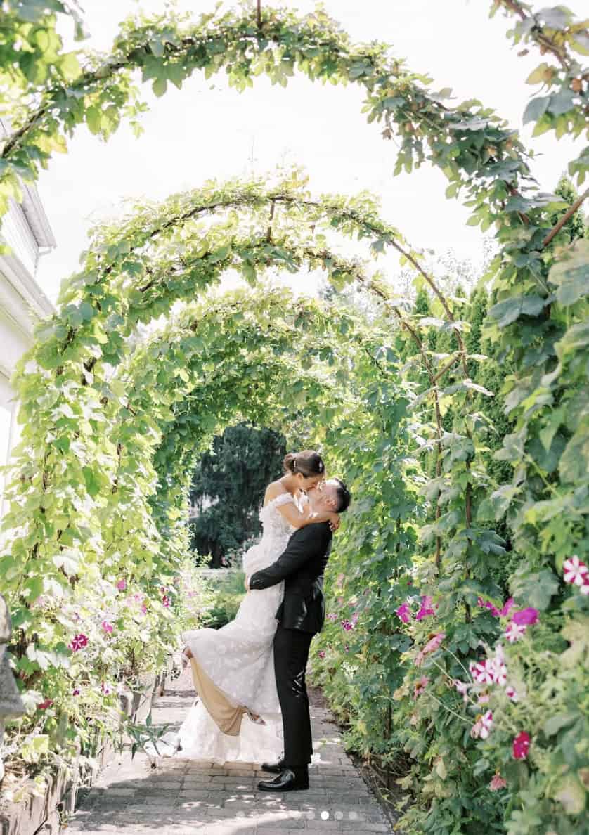 photo of Shane and Amanda at their wedding