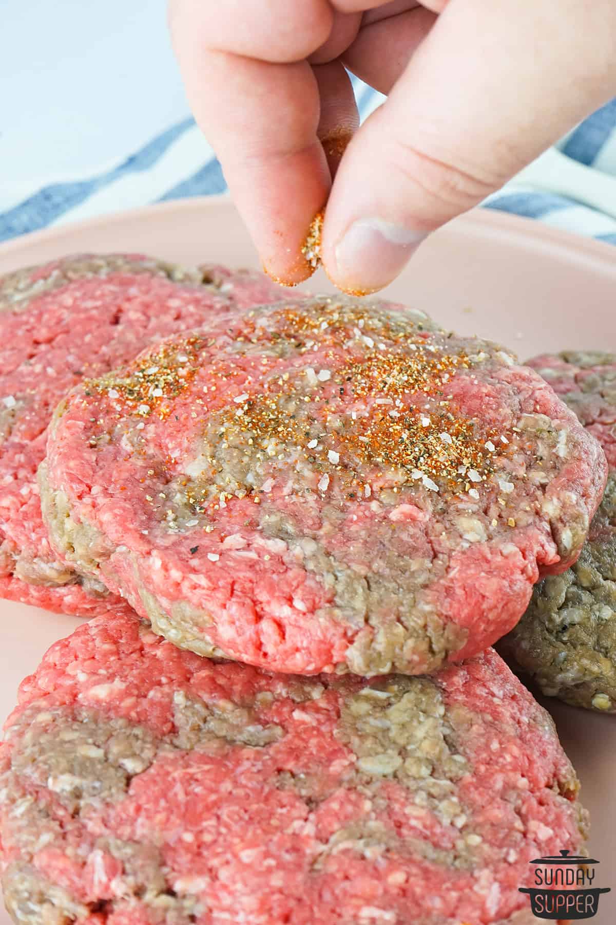 seasoning burger patties