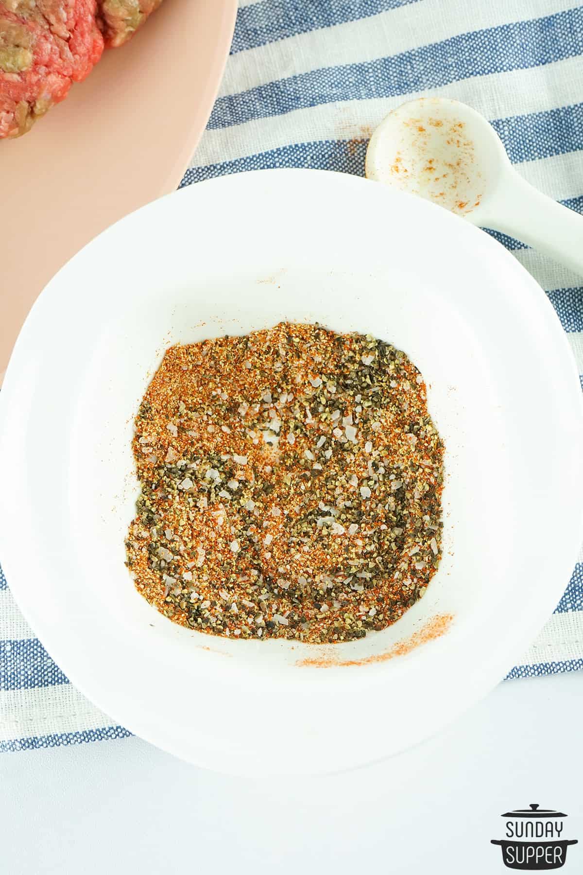 seasoning for smoked burgers in bowl