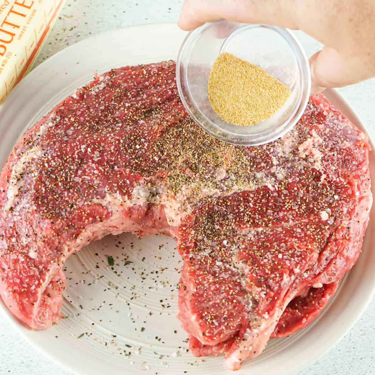 seasoning tri tip with garlic powder salt and pepper