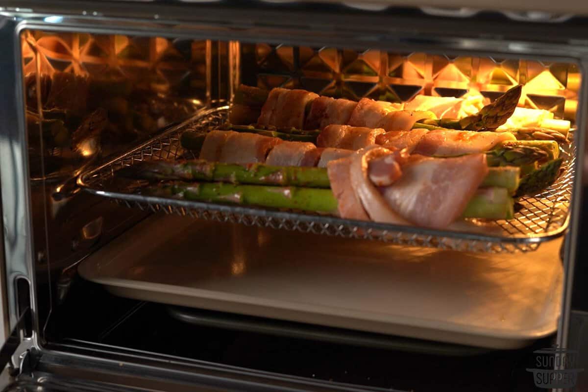 asparagus roasting in the air fryer